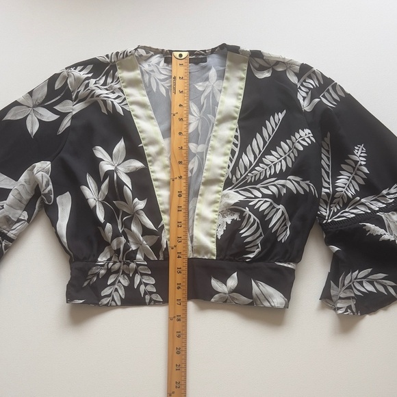 EUC Women's Acostamento Floral Polyester Blouse (E3) - Picture 3 of 8